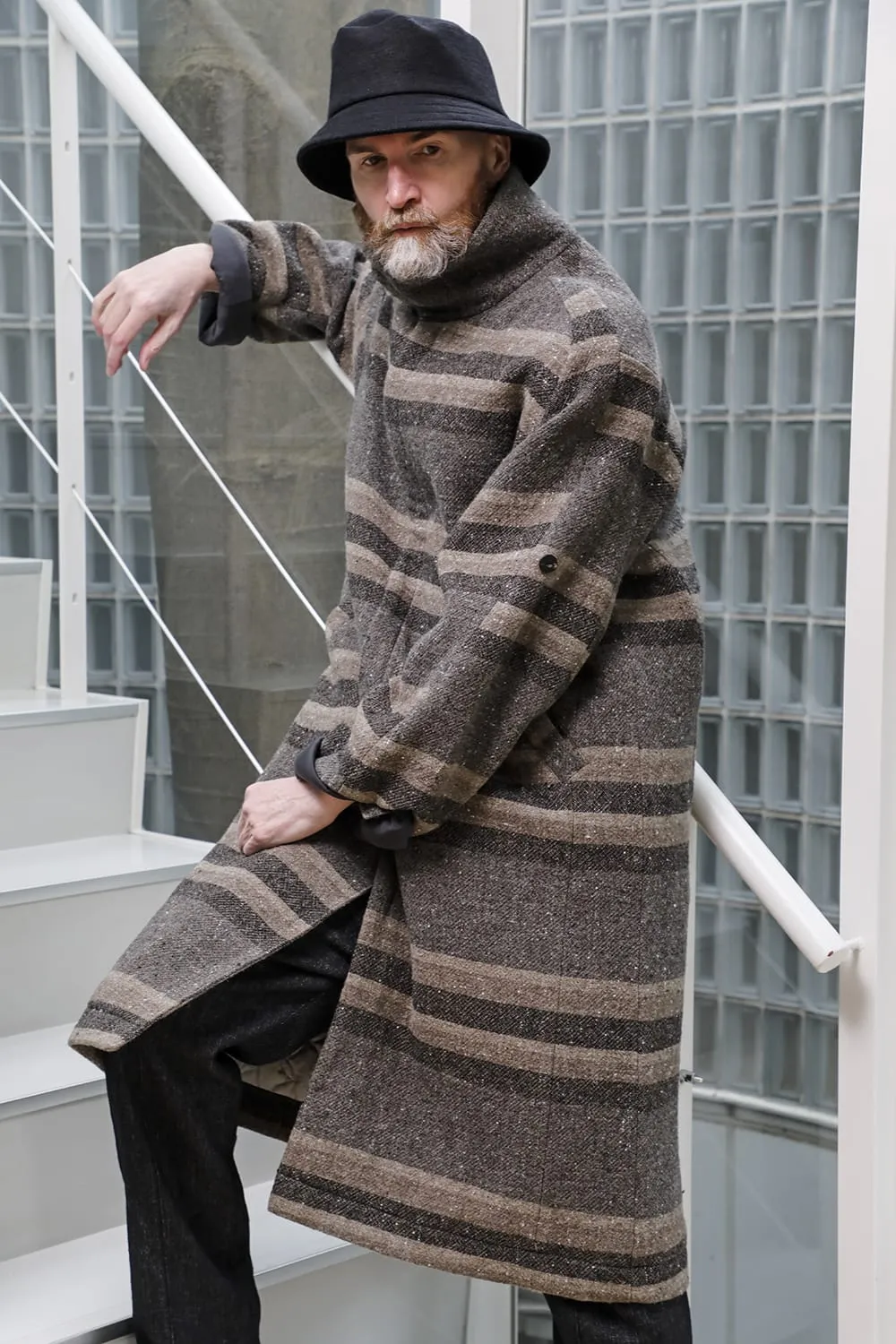 Hight neck coat striped wool