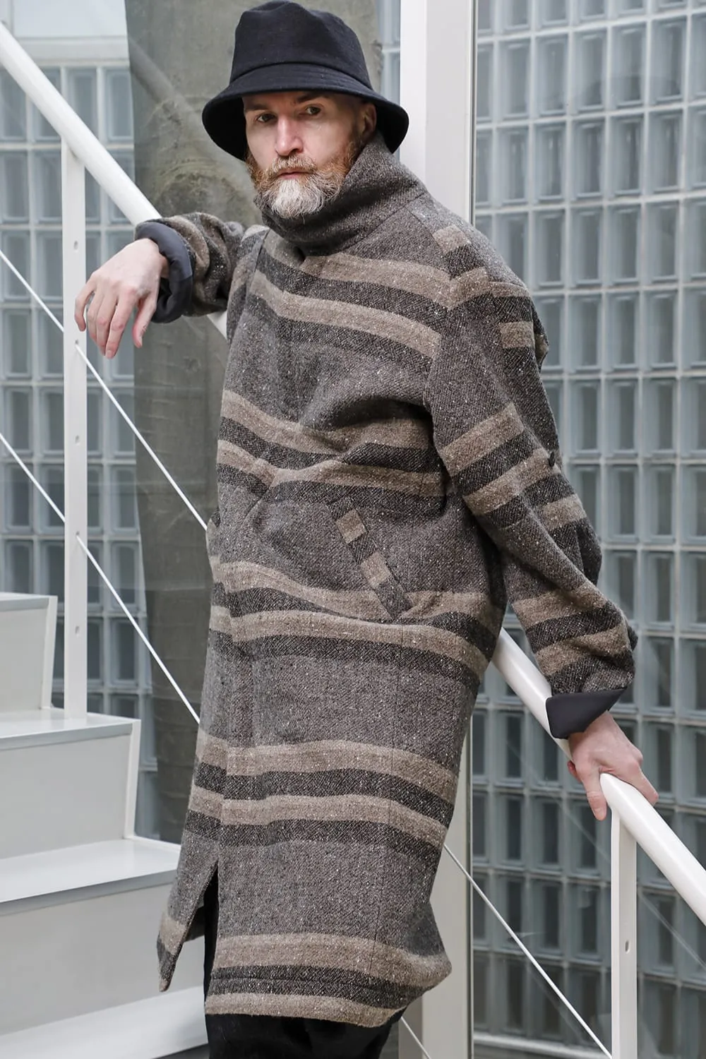Hight neck coat striped wool